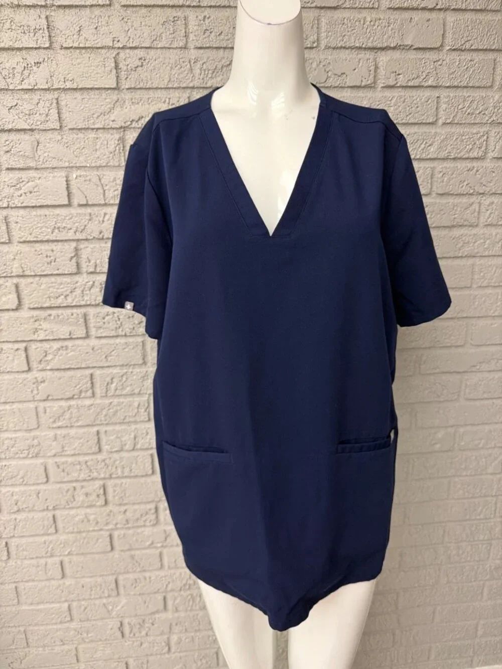 FIGS Women's Casma Three Pocket Scrub Top Size XL